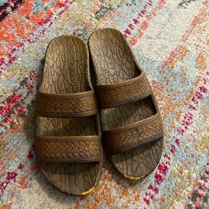 Women’s sandals size 8